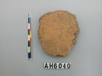 藏品(褐色粗砂陶片)的圖片